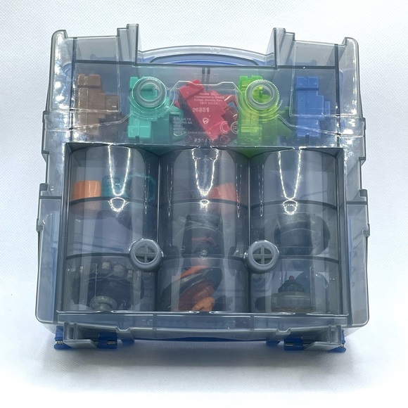 Beyblade Metal Masters Lot of 5 With Carrying Case and Accesories - Picture 9 of 9